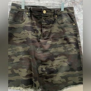 sanctuary camo skirt excellent condition size 30